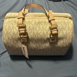 Beautiful Michael Kors bag brand new for Christmas gift great price